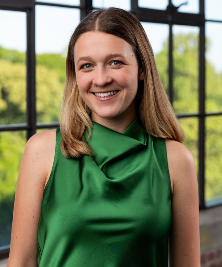 Grace Pietkiewicz, Analyst
